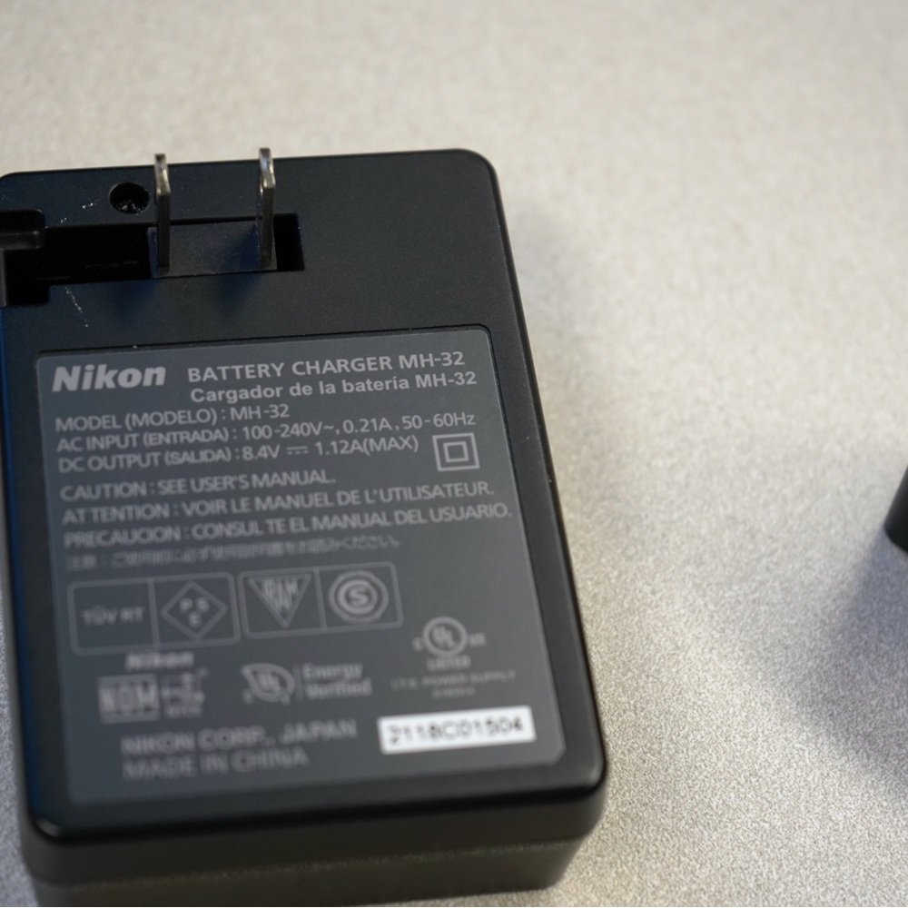Nikon MH-32 Battery Charger + Nikon EN-EL 25 Battery - Picture 2 of 10